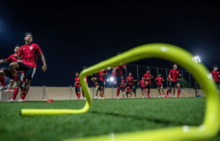Timnas Indonesia U-17 ikuti latihan resmi jelang laga Grup H Piala Dunia U-17 di Lapangan latihan Stadion Al Thumama, Doha, Qatar, Senin (3/11/2025).