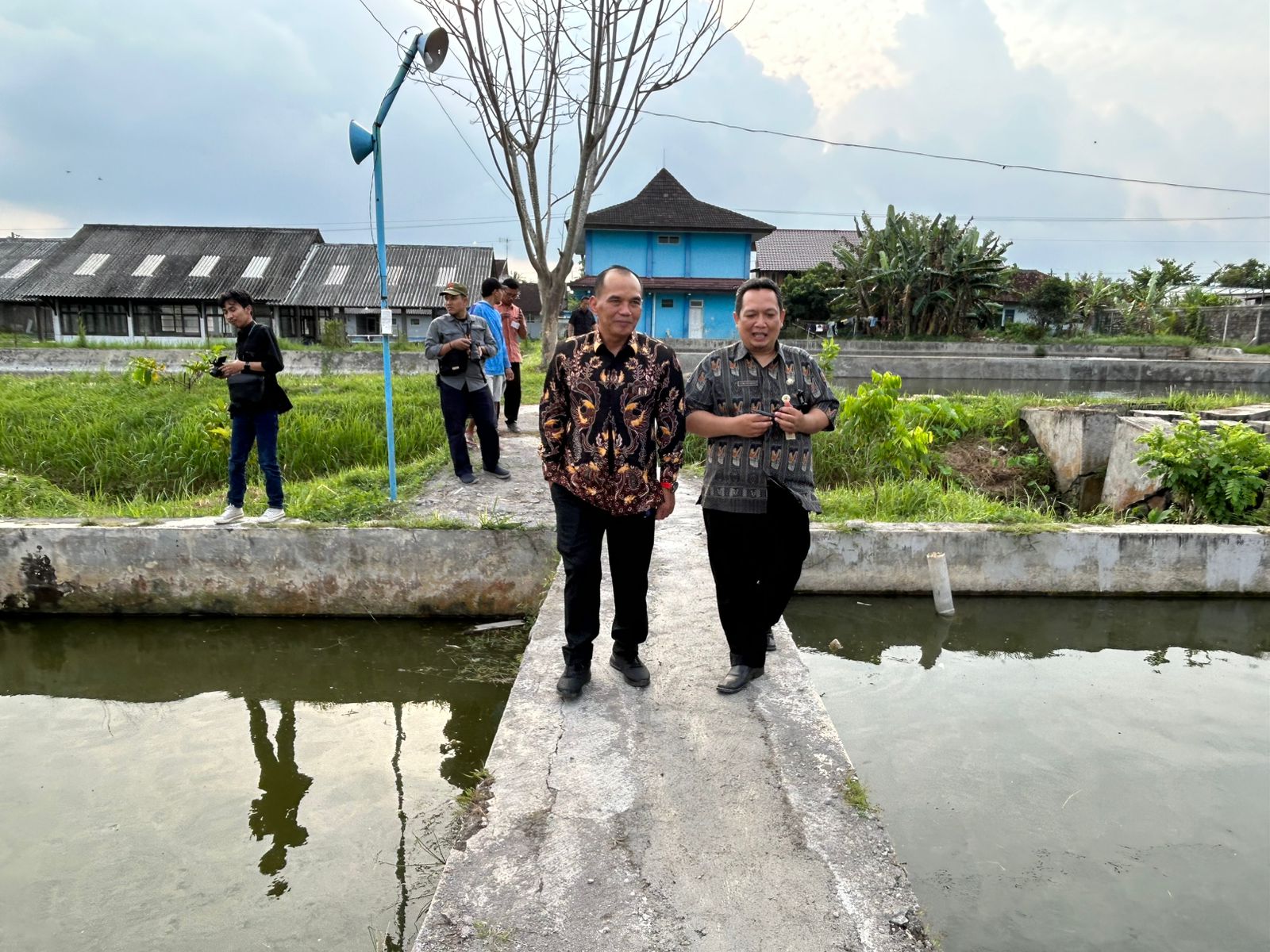 Ketua DPRD Jateng Sumanto tinjau lokasi budidaya Ikan Beong di Loka Ngrajek, Magelang, Jateng.