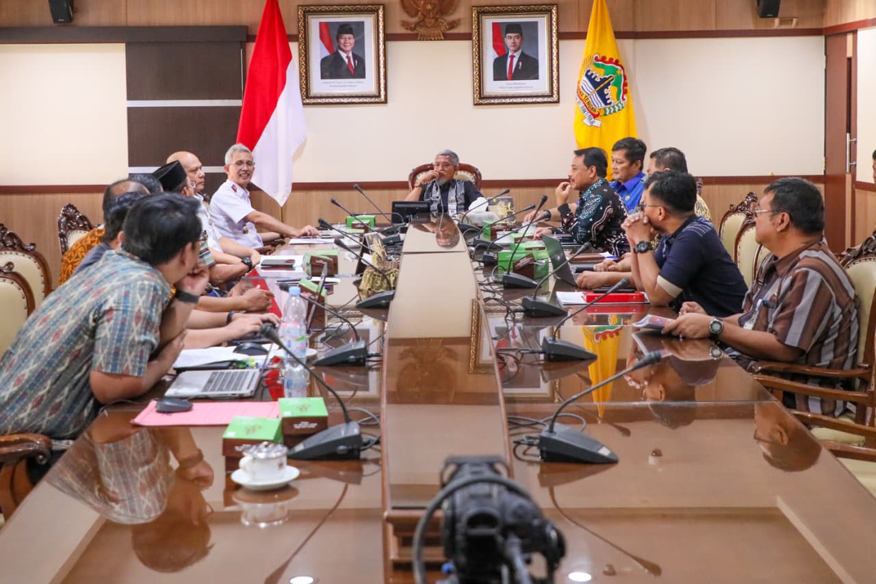 Sekda Provinsi Jateng Sumarno mewakili Gubernur Jateng Ahmad Luthfi menyampaikan presentasi kompetisi IGA 2025 secara daring dari Kantor Gubernur Jateng, Selasa (4/11/2025).