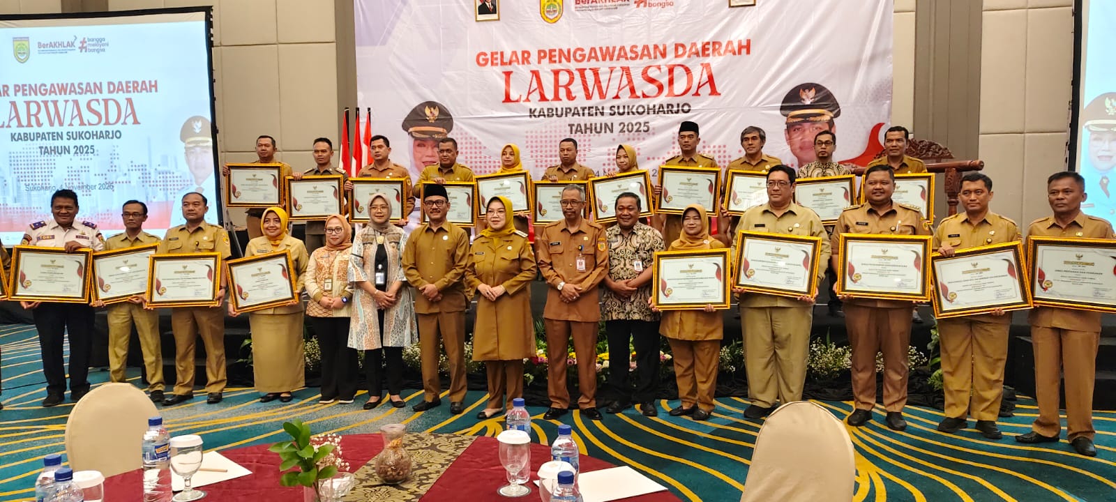 Bupati Sukoharjo Etik Suryani (tengah) hadiri Gelar Pengawasan Daerah (Larwasda) Kabupaten Sukoharjo Tahun 2025 di Hotel Grand Mercure, Grogol, Selasa (4/11/2025).