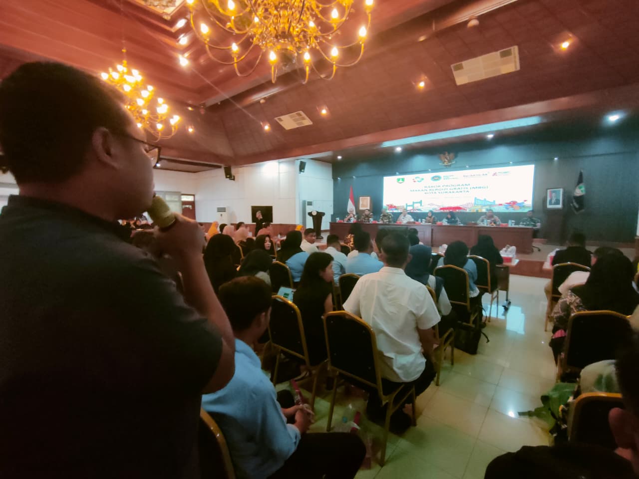 MENEGANGKAN: Satgas MBG Kota Solo menggelar rapat koordinasi di Balai Kota Solo, Rabu&nbsp;(5/11/2025).