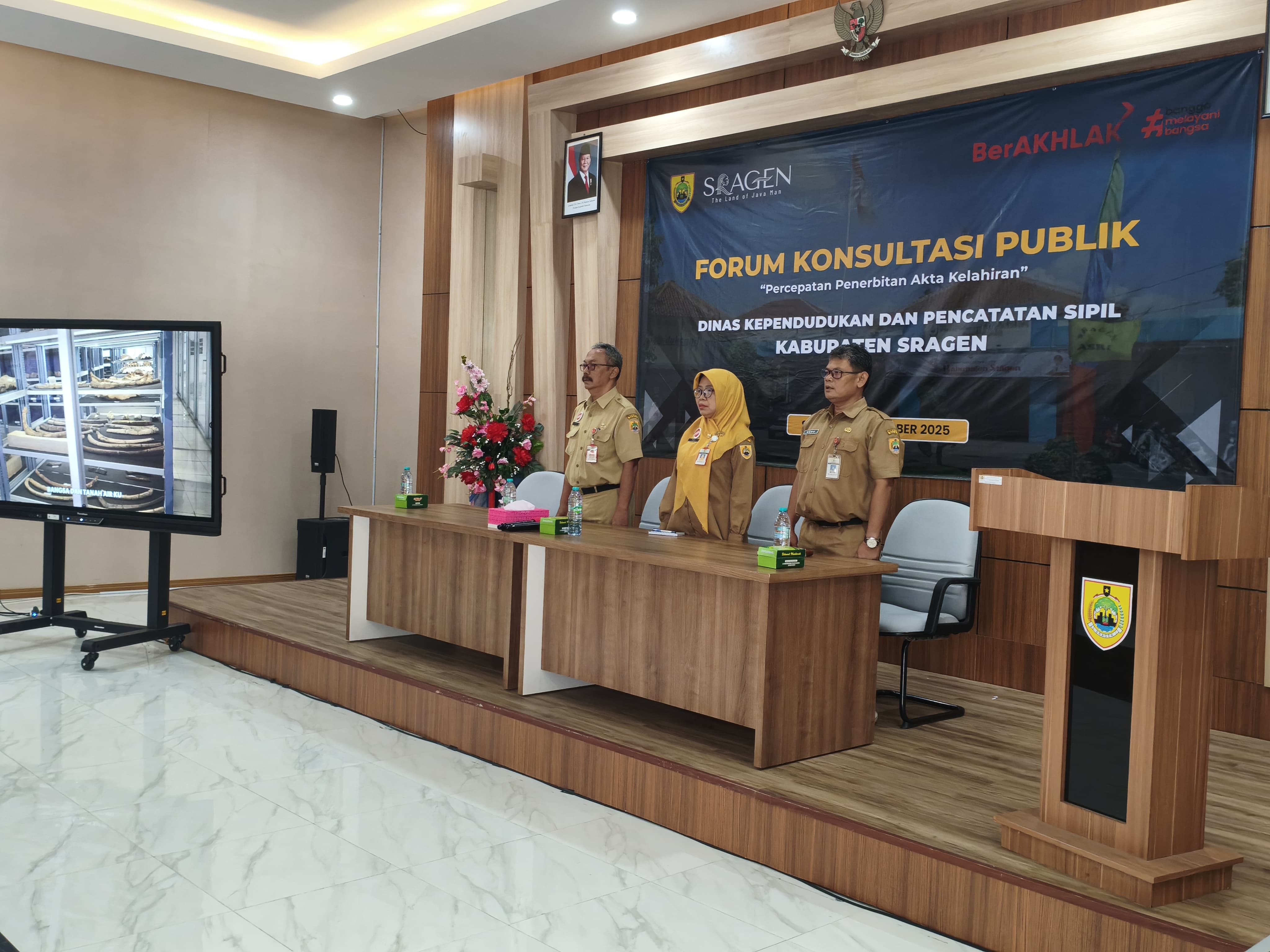 Disdukcapil Sragen menggelar forum konsultasi publik untuk menelurkan inovasi pelayanan masyarakat. (Ahmad Khairudin/Radar Solo)
