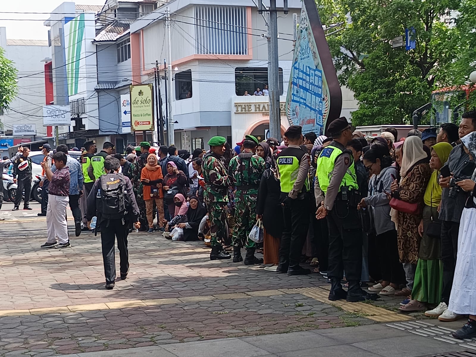 Ribuan warga lepas PB XIII, Loji Gandrung dipenuhi warga