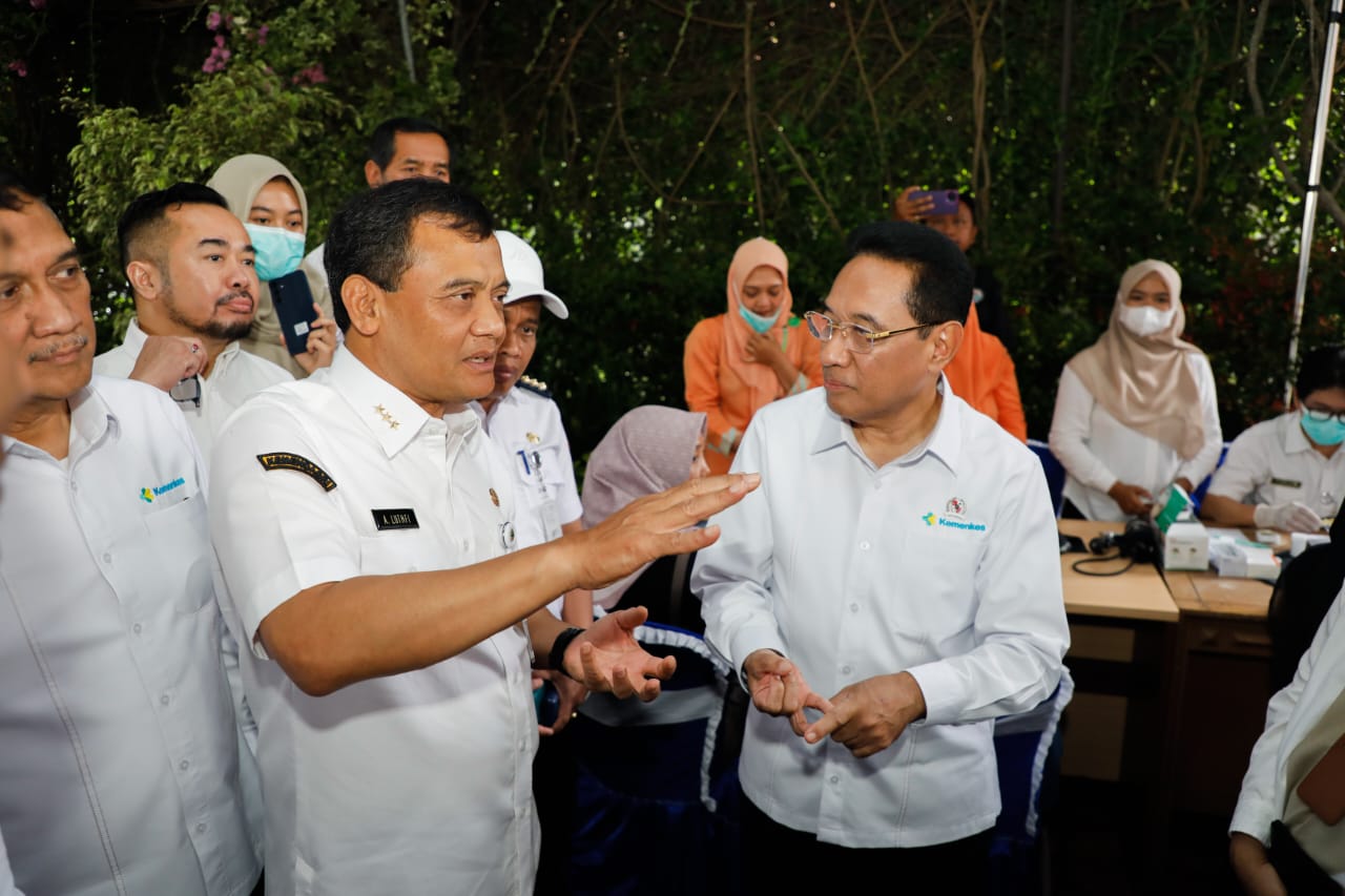 Gubernur Jateng Ahmad Luthfi mendampingi Wamenkes  Benjamin Paulus Oktavianus tinjau layanan Speling di Desa Seboto, Kecamatan Gladagsari, Kabupaten Boyolali, Rabu (5/11/2025).