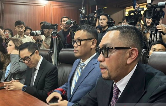 Anggota DPR RI nonaktif Ahmad Sahroni, Eko Patrio, Uya Kuya, Nafa Urbach  menghadiri sidang kode etik MKD di kompleks parlemen, Jakarta, Rabu (5/11/2025).
