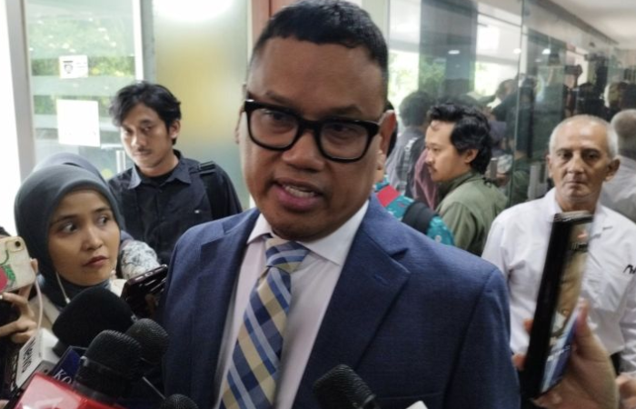 Anggota DPR RI Uya Kuya usai menjalani sidang kode etik MKD DPR RI di kompleks parlemen, Jakarta, Rabu (5/11/2025).