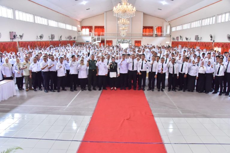 Penutupan Orientasi Pengenalan Nilai dan Etika pada Instansi Pemerintah bagi PPPK Pemkab Sukoharjo 2025 di Hotel Istana Hapsari, Rabu (5/11/2025).