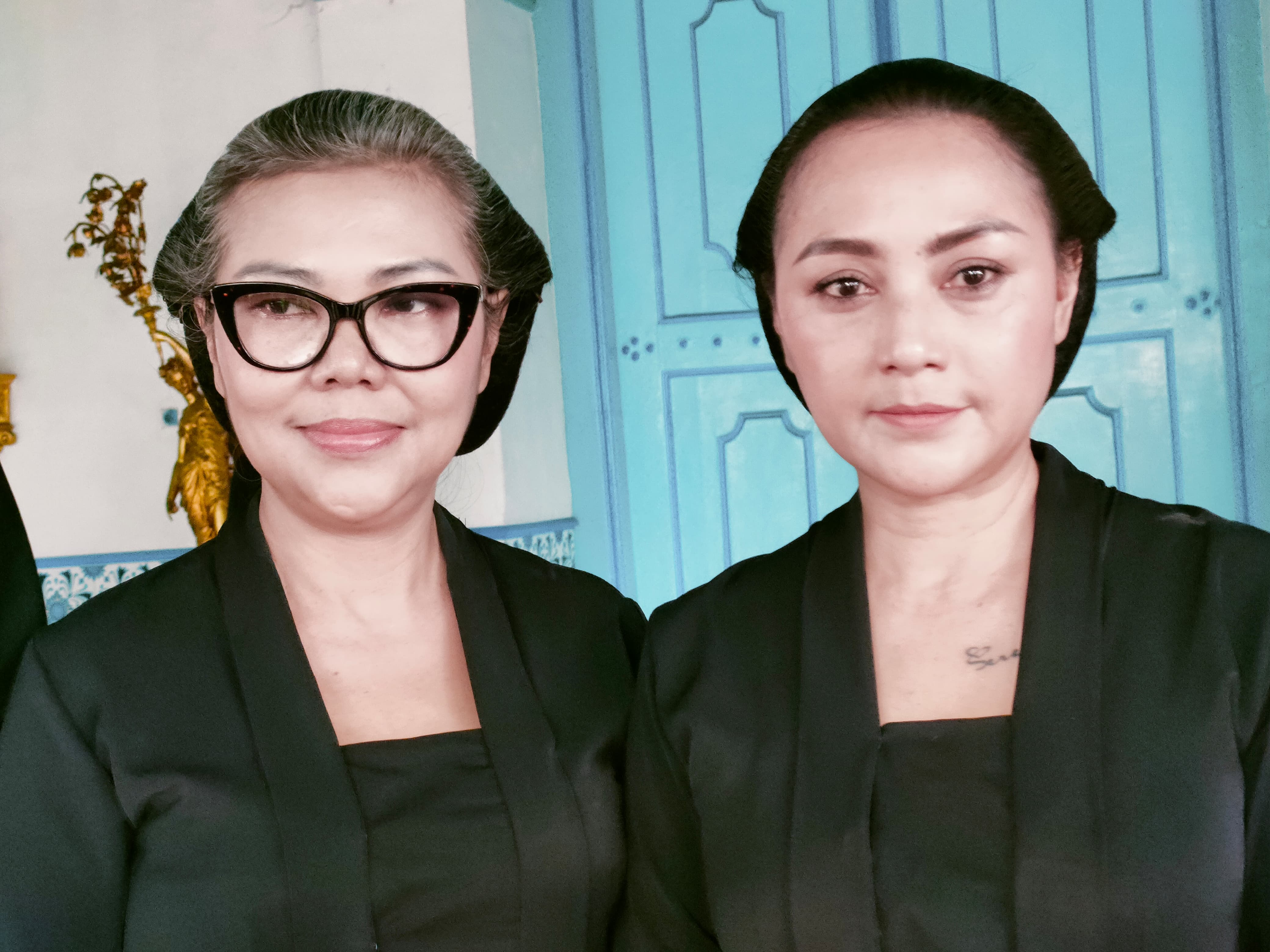 GKR Timoer Rumbai (kiri), putri tertua PB XIII. (Silvester Kurniawan/Radar Solo)