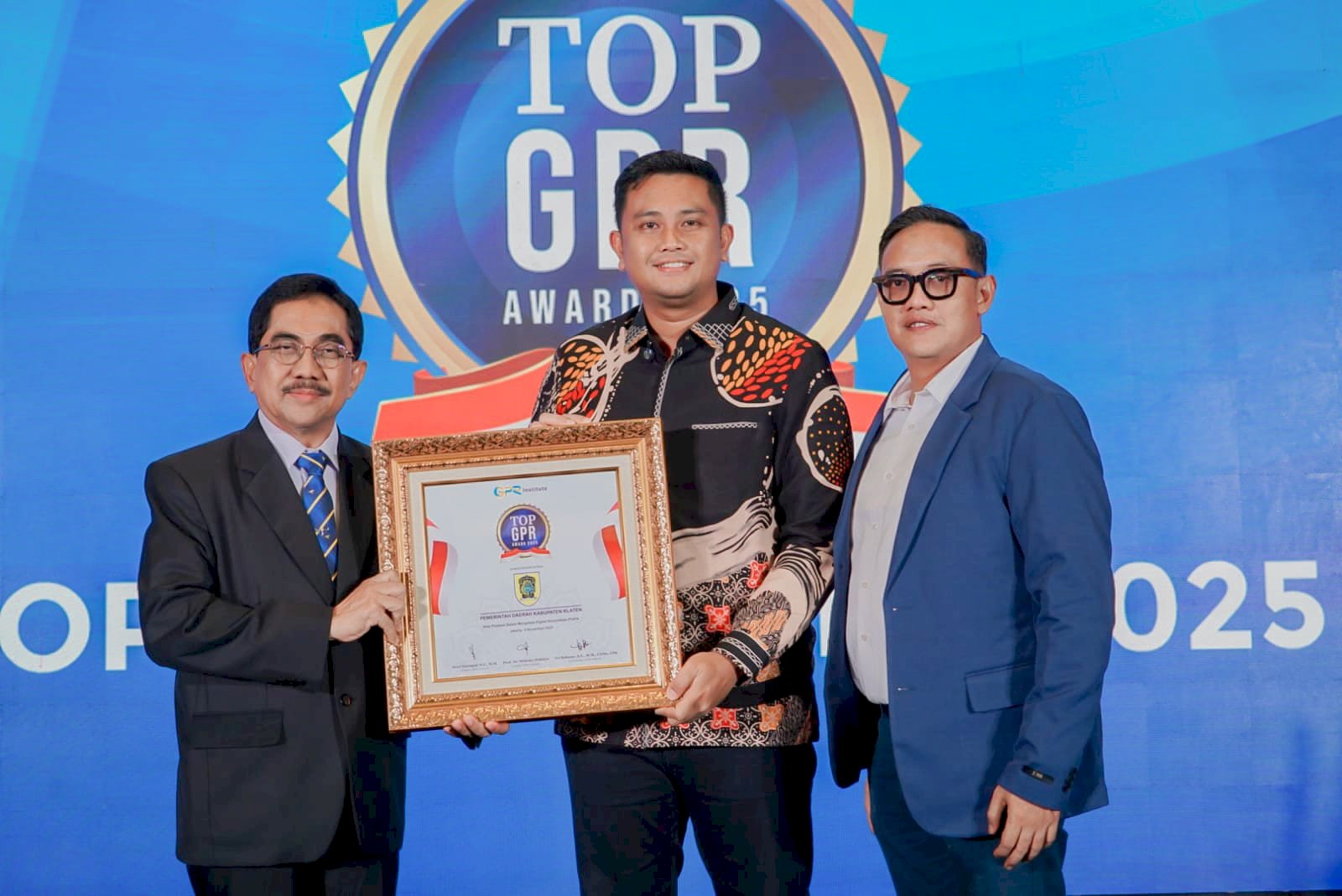 Bupati Klaten Hamenang Wajar Ismoyo meraih penghargaan Top GPR Figure Award 2025 dalam ajang 5th Top Government Public Relation Award 2025. (Dokumentasi Prokopim Setda Klaten)