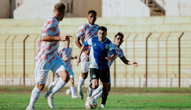 PEMANASAN: Pertandingan uji coba antara PSIM Jogja melawan Persis Solo di Stadion Sultan Agung, 19 Juli lalu.