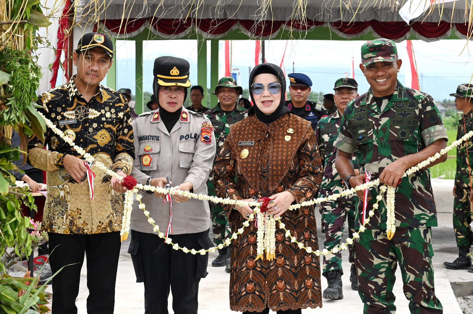 Penutupan program TNI Manunggal Membangun Desa (TMMD) Sengkuyung Tahap IV Tahun Anggaran 2025.