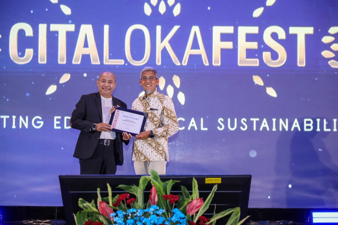 Pendorong Aglomerasi Solo Raya, Gubernur Jateng Ahmad Luthfi Terima Penghargaan Cita Loka Fest 2025
