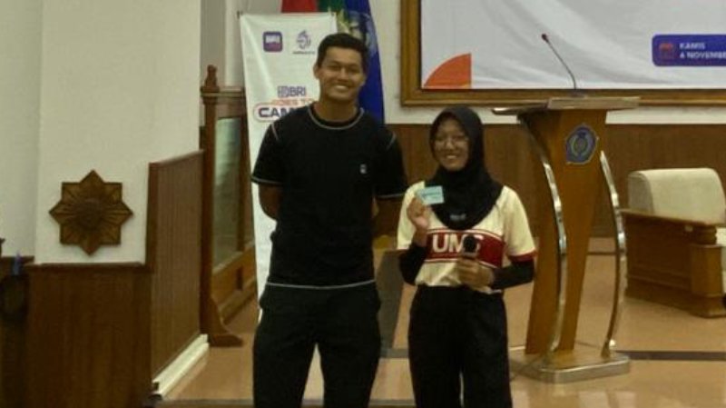 BERI MOTIVASI: Kiper Persis Solo, Muhammad Riyandi dalam hadir dalam sebuah event di Universitas Muhammadiyah Surakarta, Kamis (6/11).