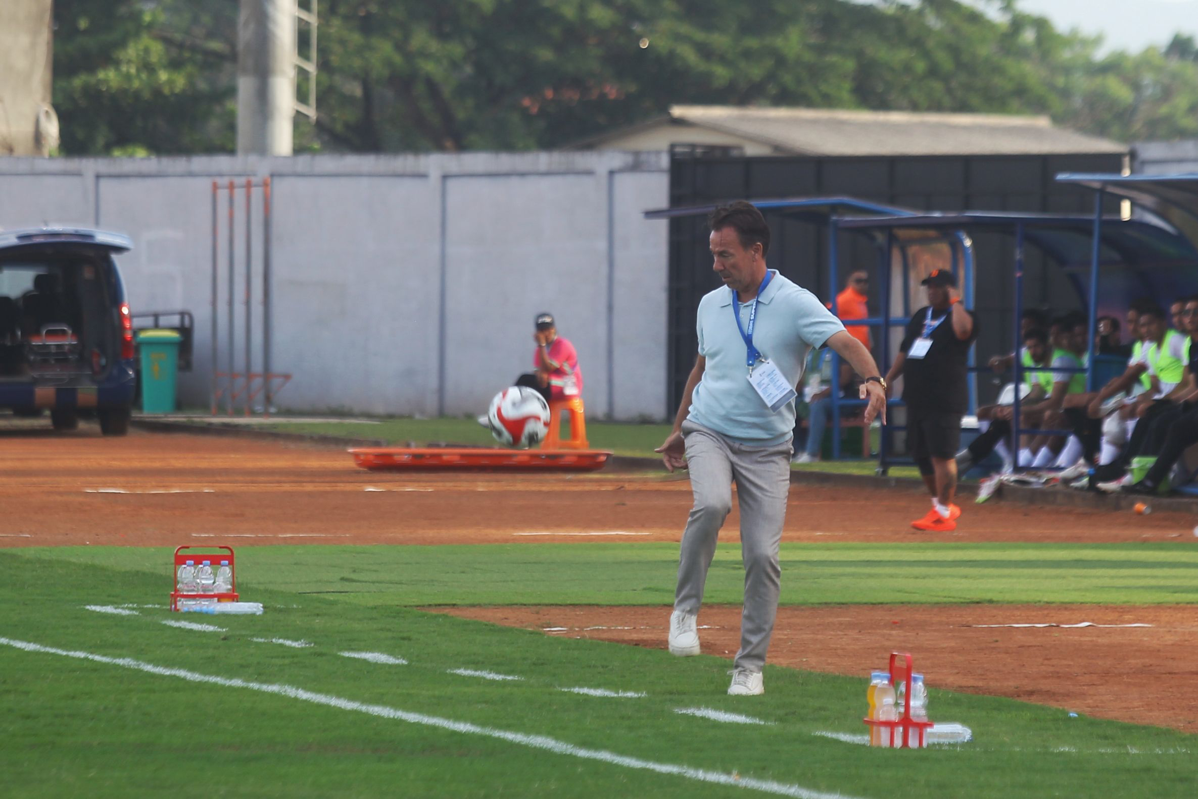 Jean-Paul van Gastel saat memimpin PSIM Jogja