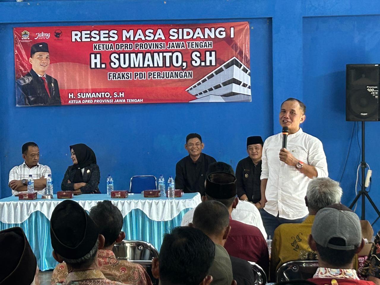 Ketua DPRD Jateng Sumanto saat reses di Balai Desa Ngepungsari, Kecamatan Jatipuro, Kabupaten Karanganyar, belum lama ini.