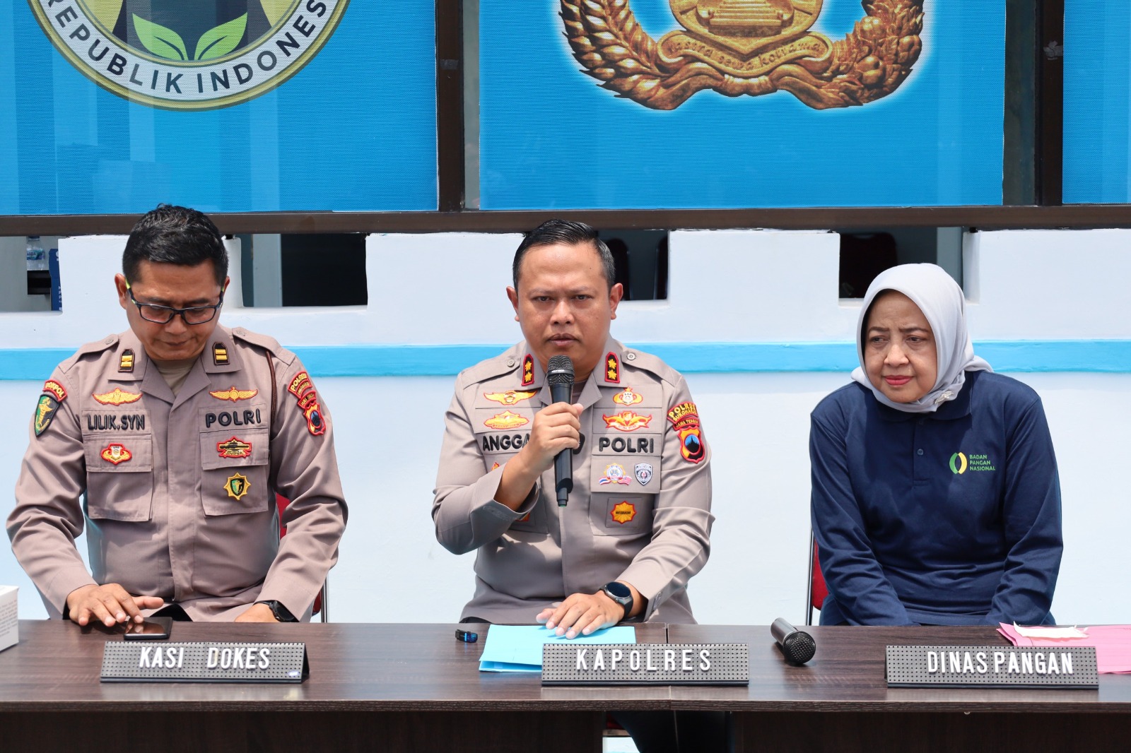 Kapolres Sukoharjo AKBP Anggaito Hadi Prabowo beri keterangan pers soal menu anggur pada MBG yang mengandung sianida, Jumat (7/11/2025).