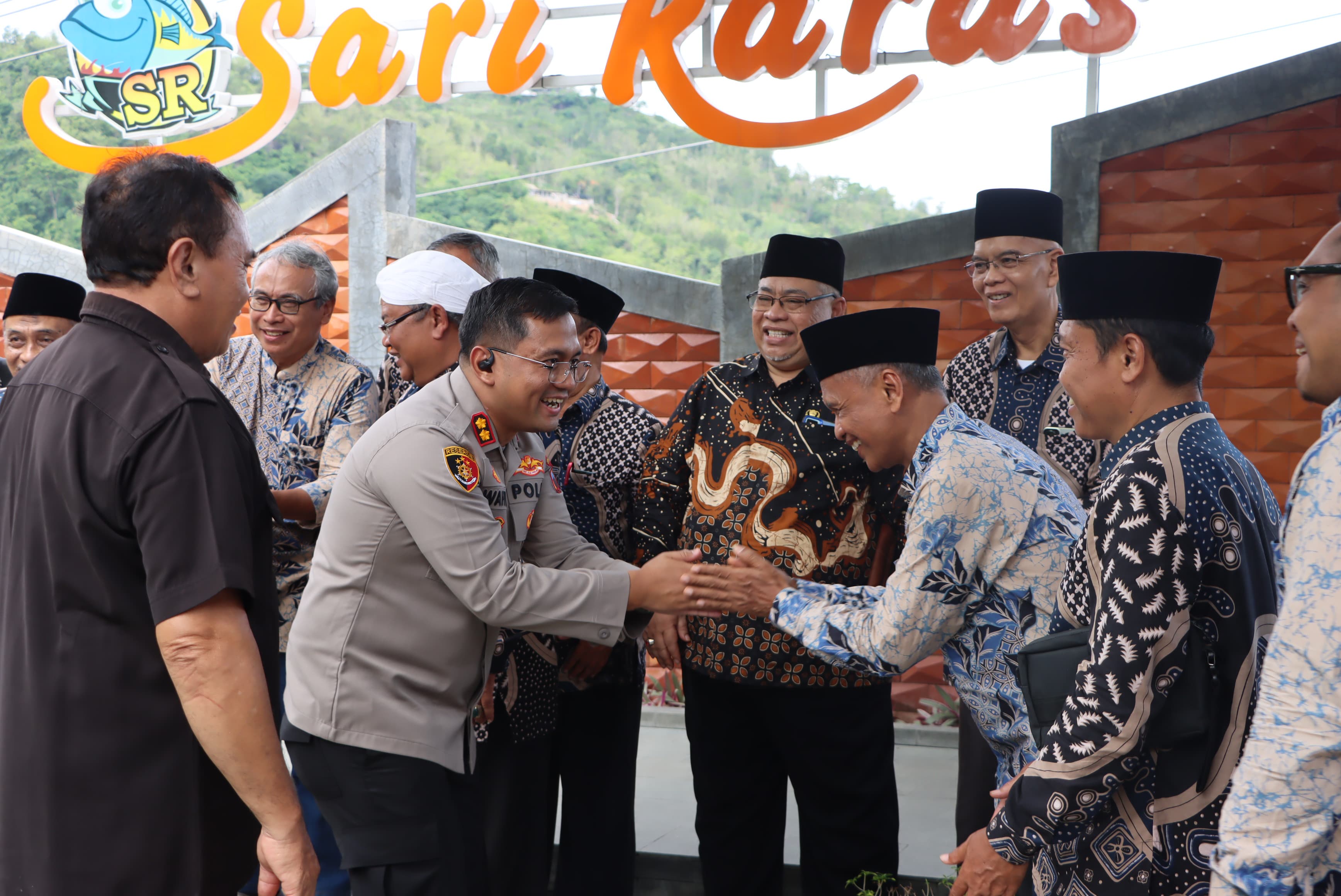 Kapolres Wonogiri AKBP Wahyu Sulistyo bersilaturahmi dengan pengurus Forum Kerukunan Umat Beragama (FKUB) Wonogiri, Kamis (6/11/2025).