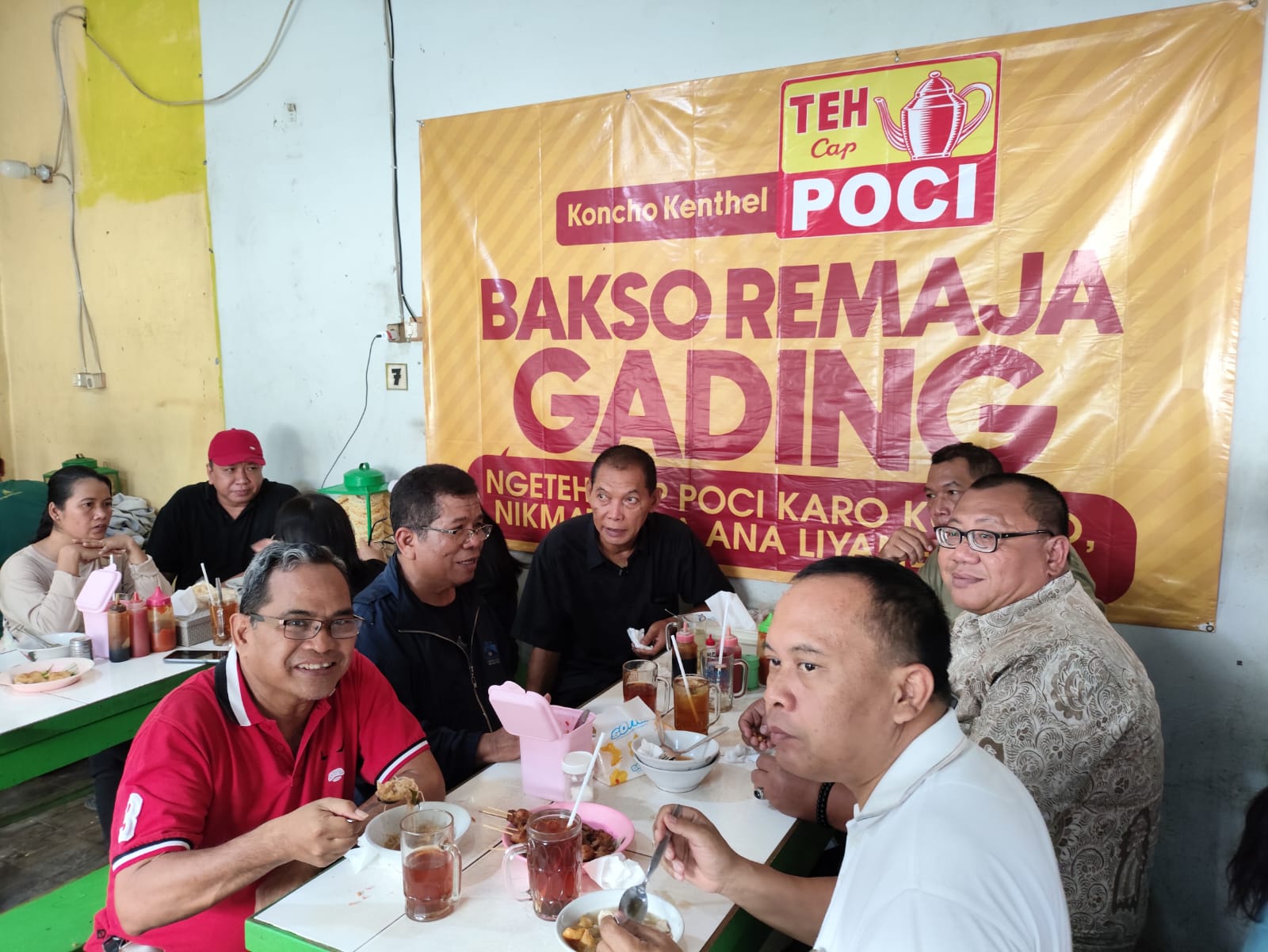 PDIP Solo mencoba Bakso Remaja Gading