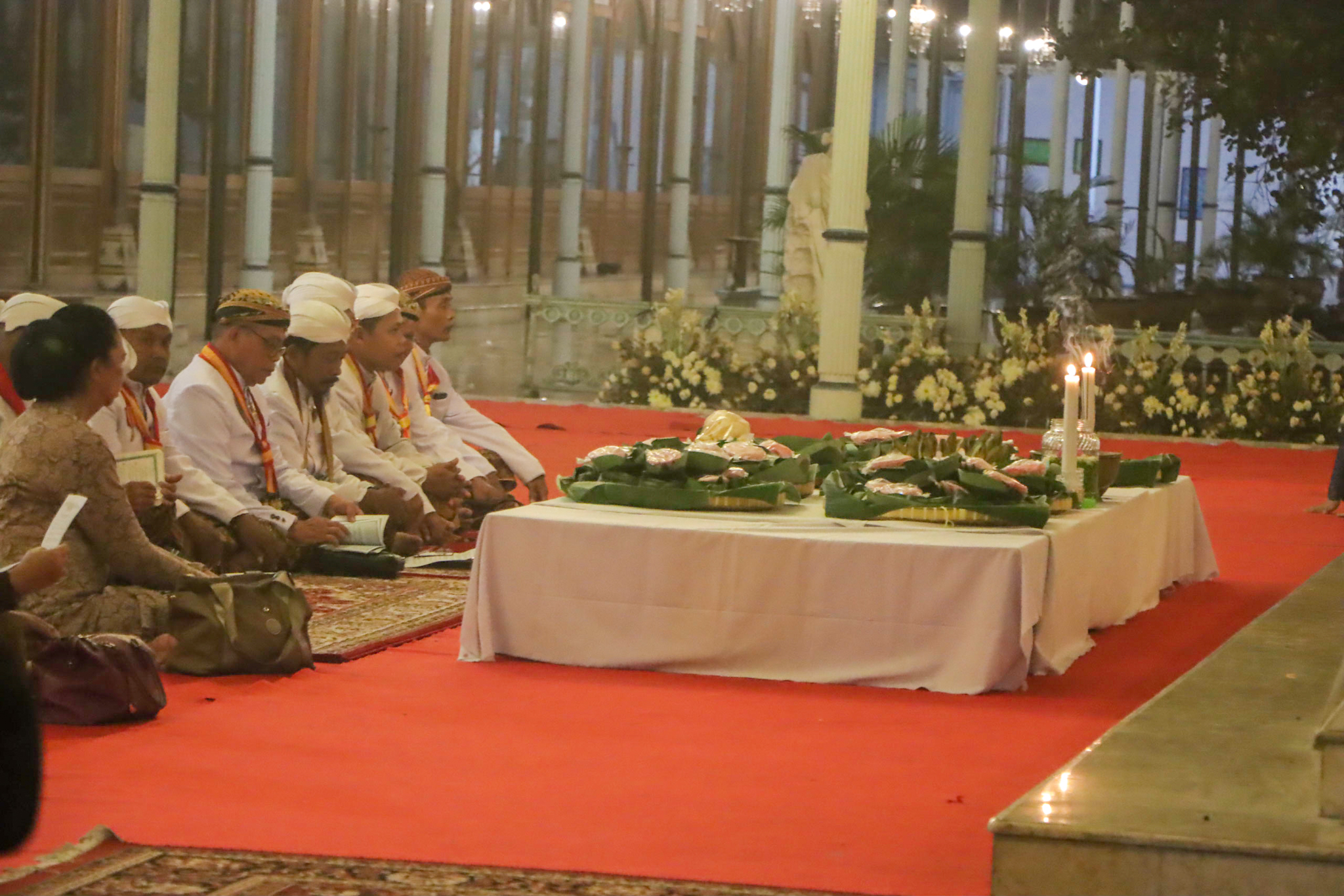 Keraton Kasunanan Surakarta Hadiningrat menggelar tahlilan tujuh hari wafatnya Sri Susuhunan Pakubuwono (PB) XIII, Jumat (7/11) malam.