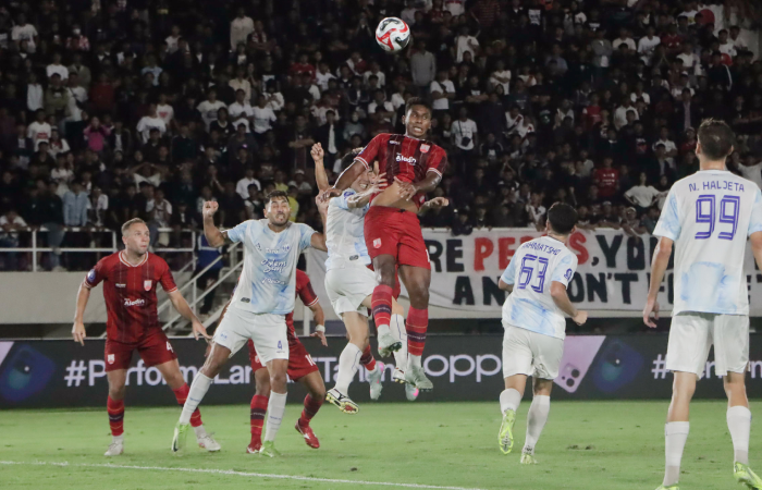 Persis Solo tahan imbang PSIM Jogja 2-2 di Stadion Manahan, Sabtu (8/11/2025) malam.