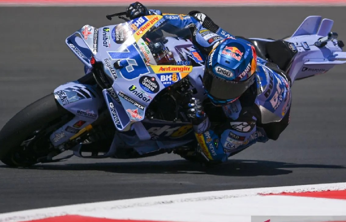 Pembalap DBK8 Gresini Racing MotoGP Alex Marquez saat sesi latihan bebas sesi latihan bebas MotoGP Indonesia 2025 di Sirkuit Internasional Pertamina Mandalika, Jumat (3/10/2025).