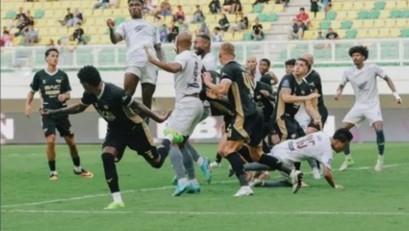 Laga Dewa United vs PSM Makassar di Liga 1.