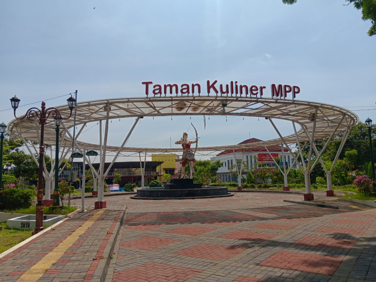 Area Taman Kuliner MPP Klaten di tepi Jalan Mayor Kusmanto, Kecamatan Klaten Tengah