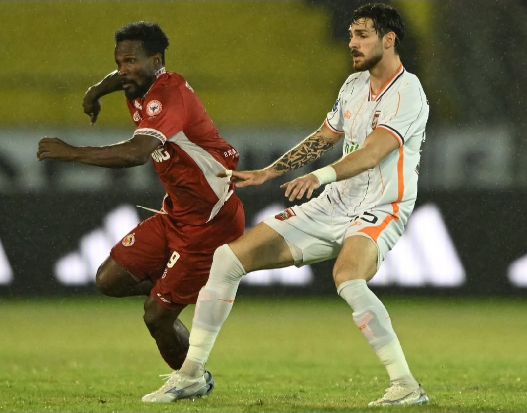 Laga Semen Padang vs Borneo FC.