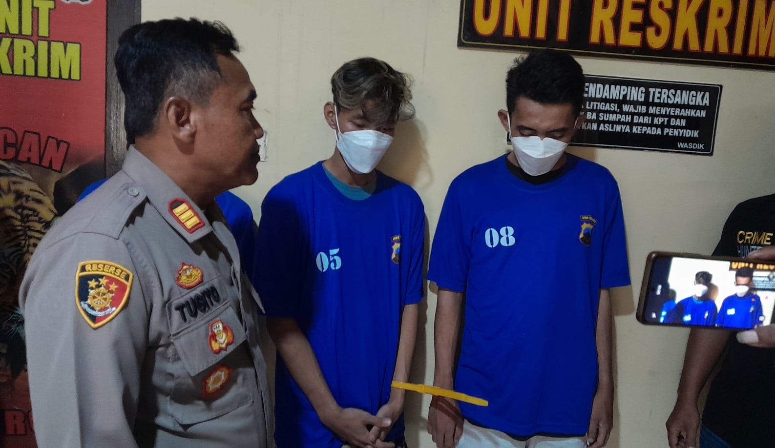 Dua pelaku pencuri laptop diamankan di Mapolsek Kartasura.