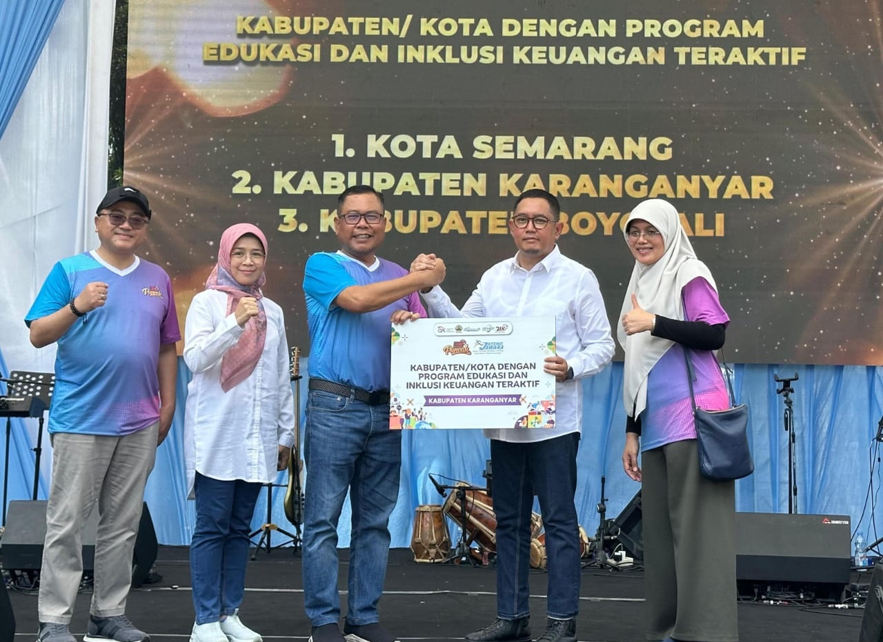 Pemkab Karanganyar raih penghargaan dari OJK. (Dokumentasi Pemkab Karanganyar)