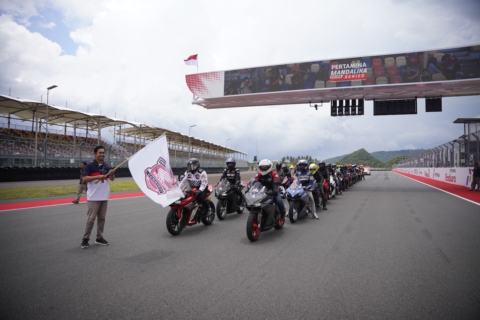 Astra Motor Jateng Ajak Riders Rasakan Sensasi Balap di Track Day 2025.