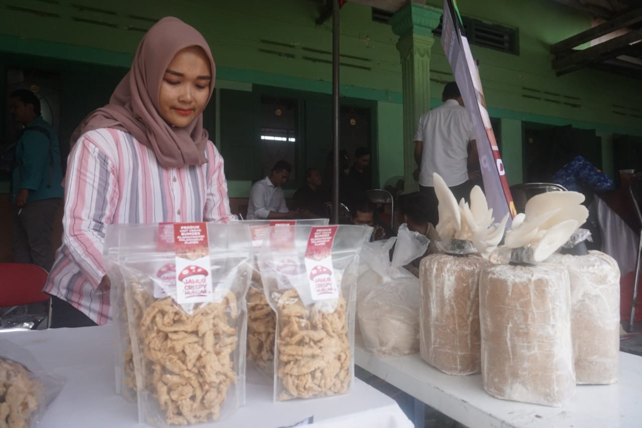 Produk olahan jamur tiram dari Desa Glagahwangi, Kecamatan Polanharjo, Klaten. (Angga Purenda/Radar Solo)