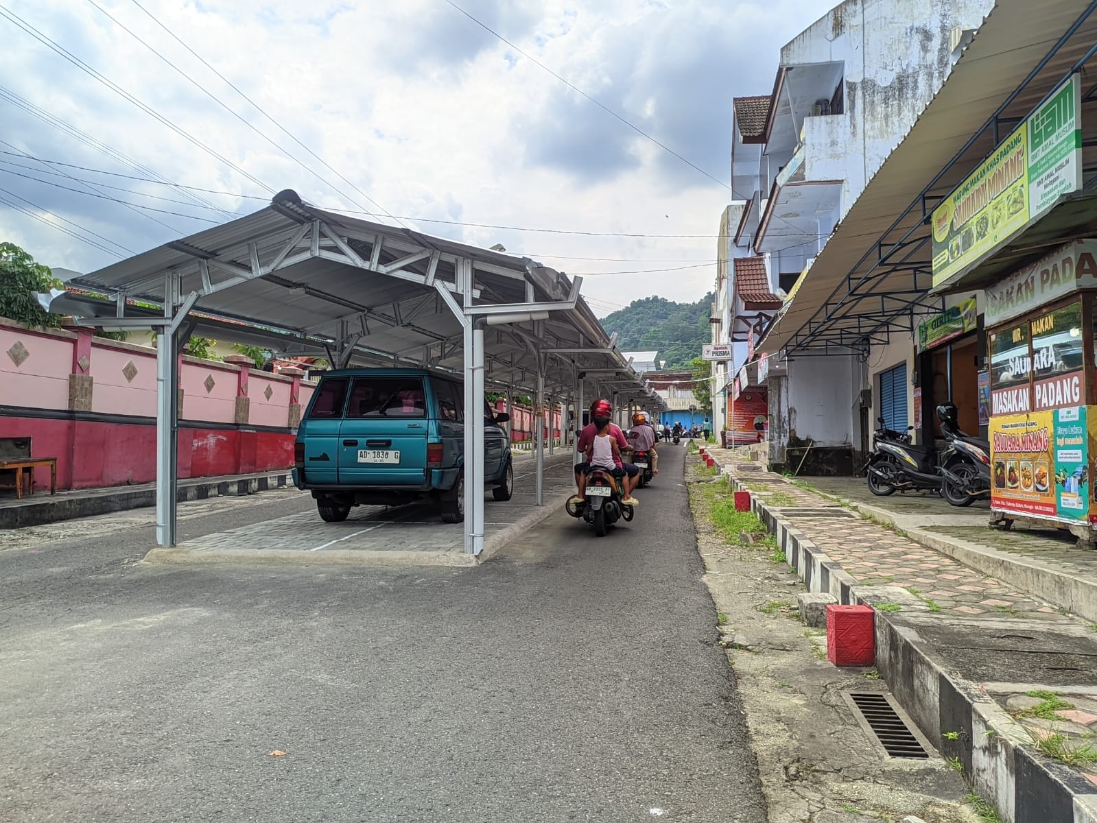 Kondisi pasar darurat bagi pedagang Pasar Kota Wonogiri, Senin (10/11/2025).