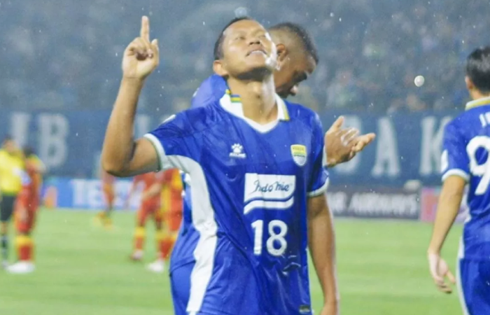 Pemain Persib Bandung Adam Alis.