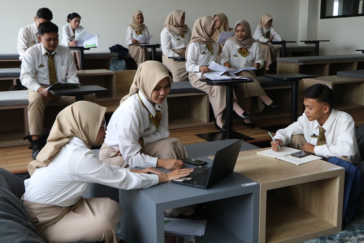 Suasana perkuliahan di kampus PSDKU Sragen-Poltekpar Bali.
