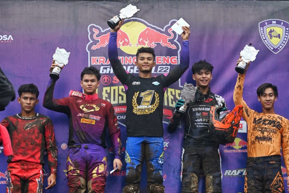 Crosser muda AHRT Aresenio Algifari konsisten di putaran final Kejuaraan Nasional (Kejurnas) Motocross 2025 yang berlangsung di Sirkuit Bantir, Sumowono, Kabupaten Semarang, Minggu (9/11/2025).