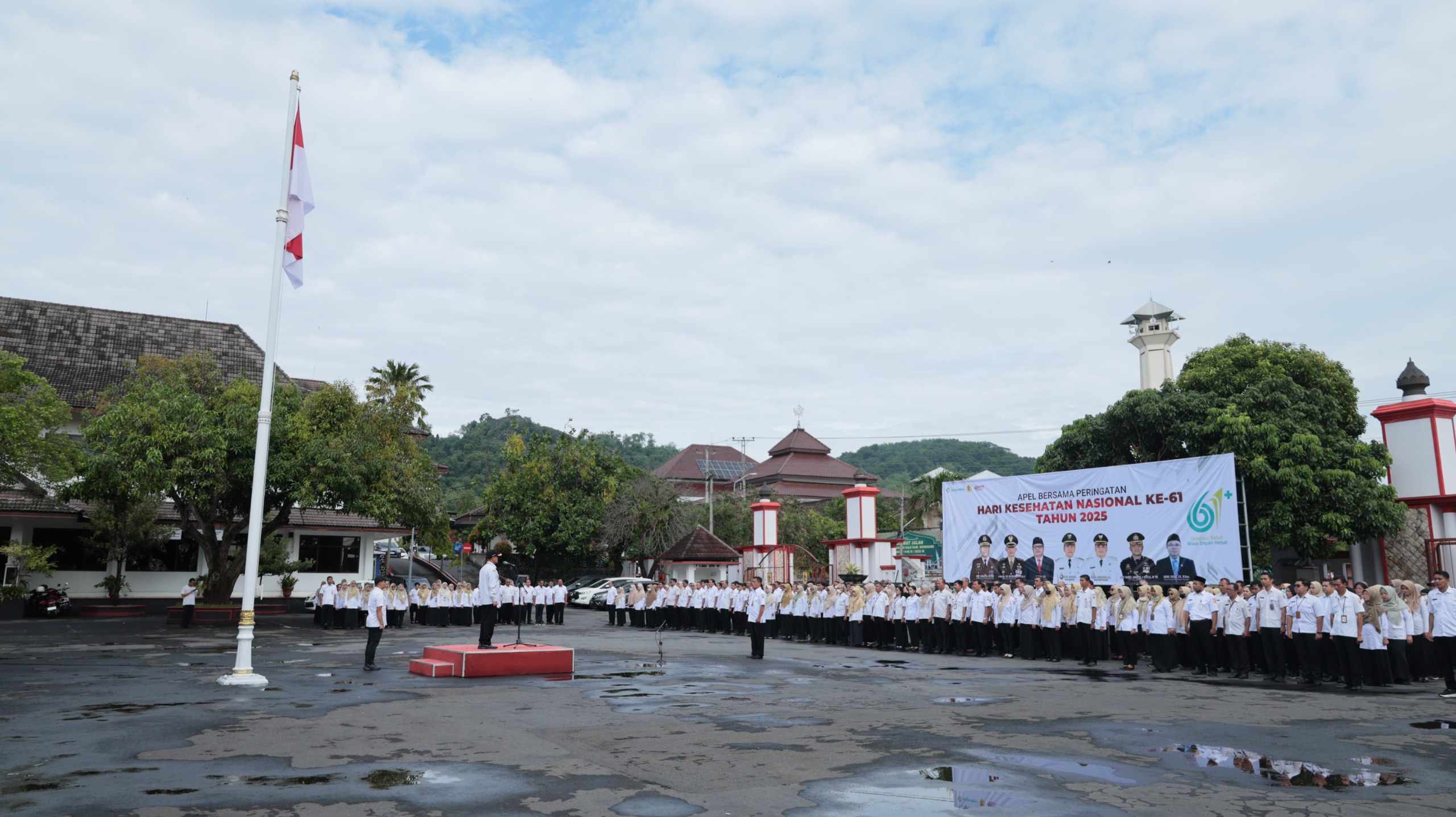 Apel Bersama Peringatan Hari Kesehatan Nasional (HKN) ke-61 Tahun 2025 di Wonogiri, Rabu (12/11/2025).