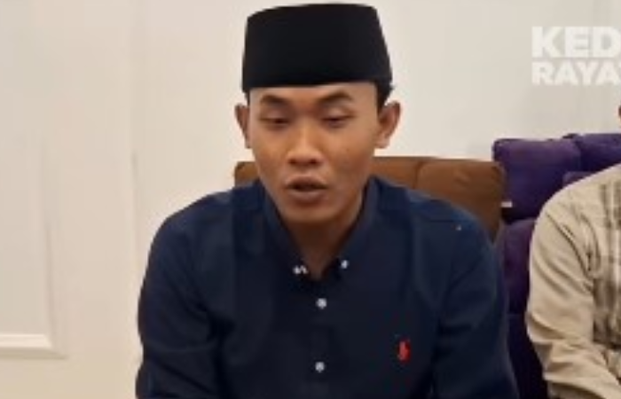 Gus Elham Yahya saat menyampaikan permintaan maaf usai video viral cium anak perempuan saat dakwah.