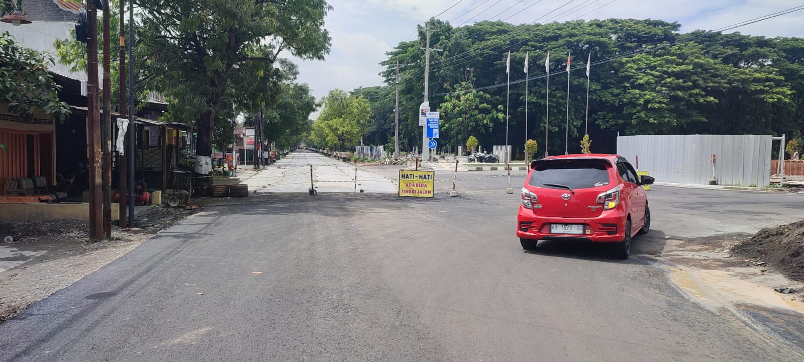 Akses masuk ke kompleks kantor Pemda Terpadu Sragen yang masuk tahap pengaspalan. (Ahmad Khairudin/Radar Solo)