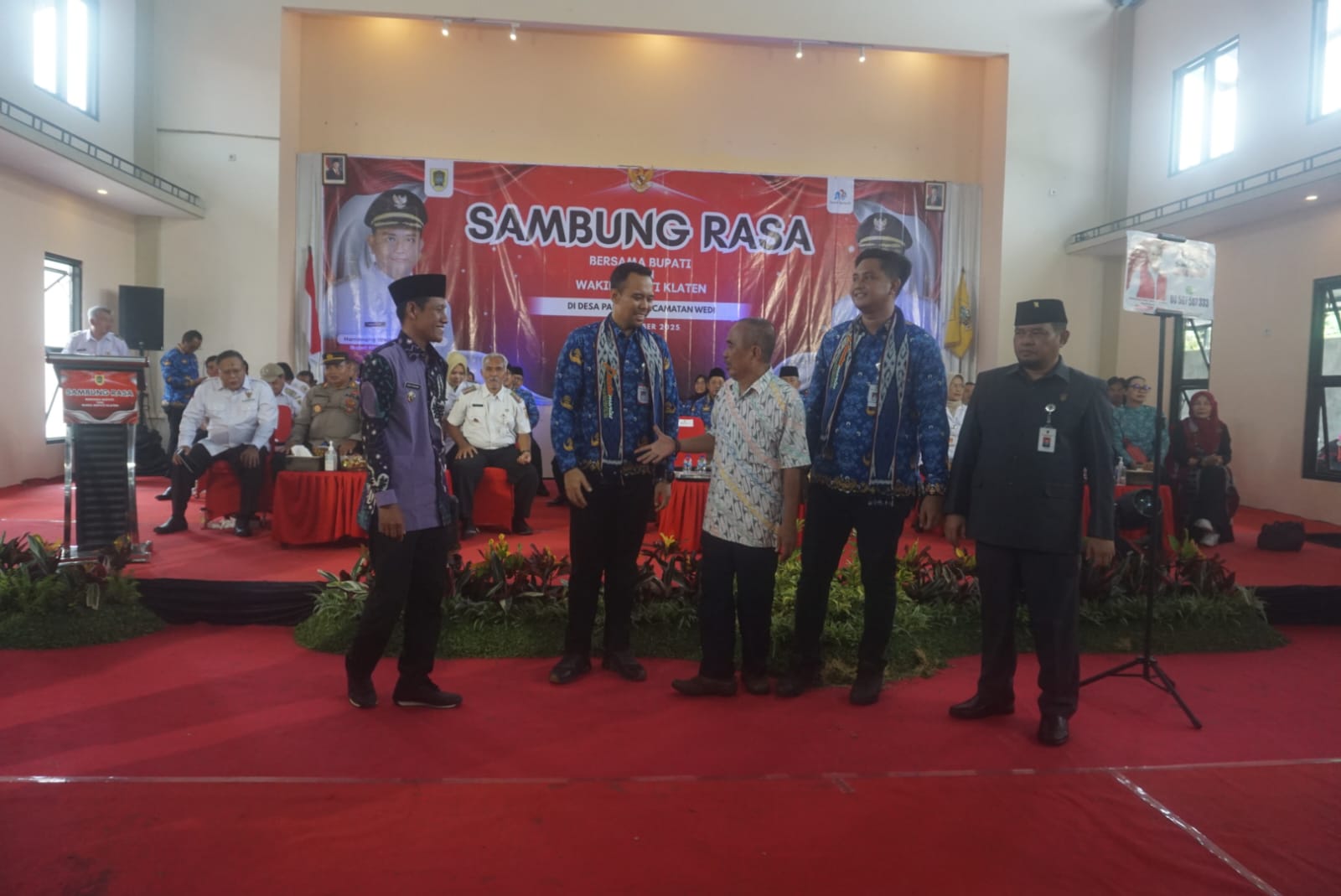 Program Sambung Rasa di di Gedung Serbaguna Pringgodani, Desa Pandes, Kecamatan Wedi, Rabu (12/11/2025). (Angga Purenda/Radar Solo)