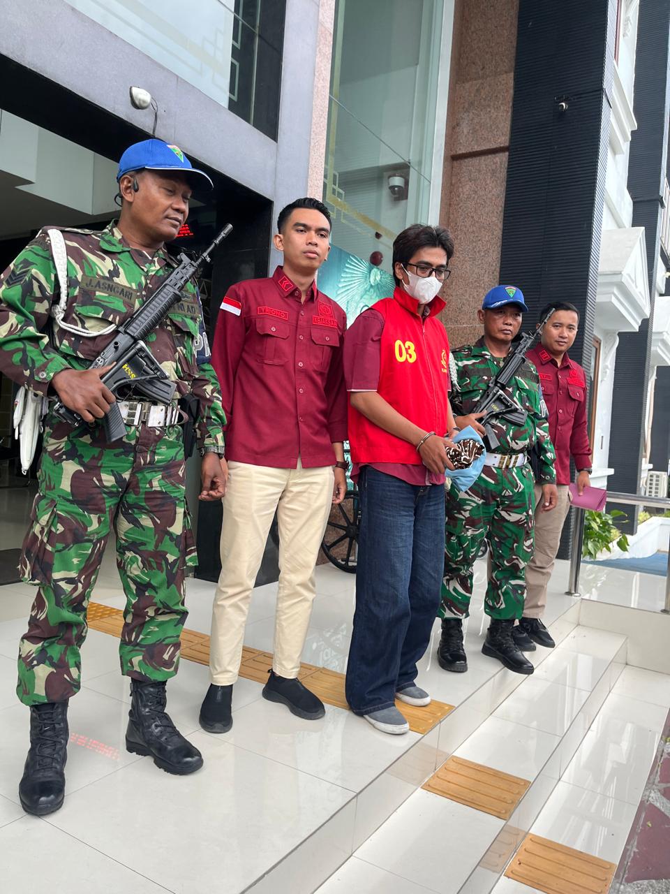 IYT, tersangka korupsi PNM sudah ditahan di kantor kejaksaan Negeri (Kejari) Sukoharjo, Rabu (12/11).