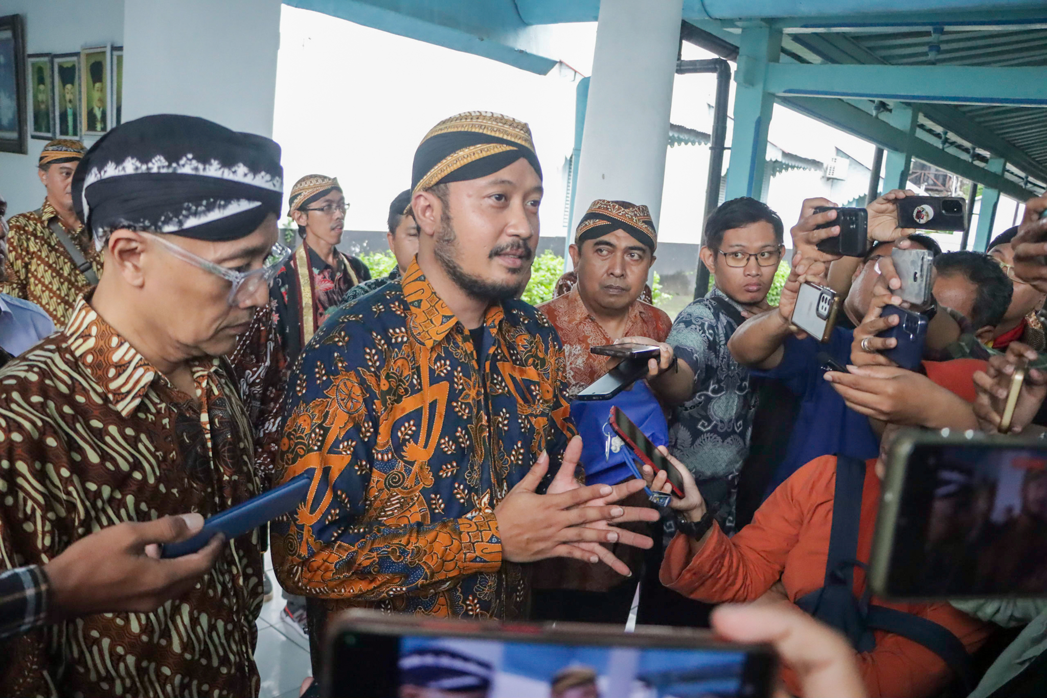 KGPH Hangabehi yang didukung Mahamenteri Tedjowulan dan LDA menjadi PB XIV. (M Ihsan/Radar Solo)