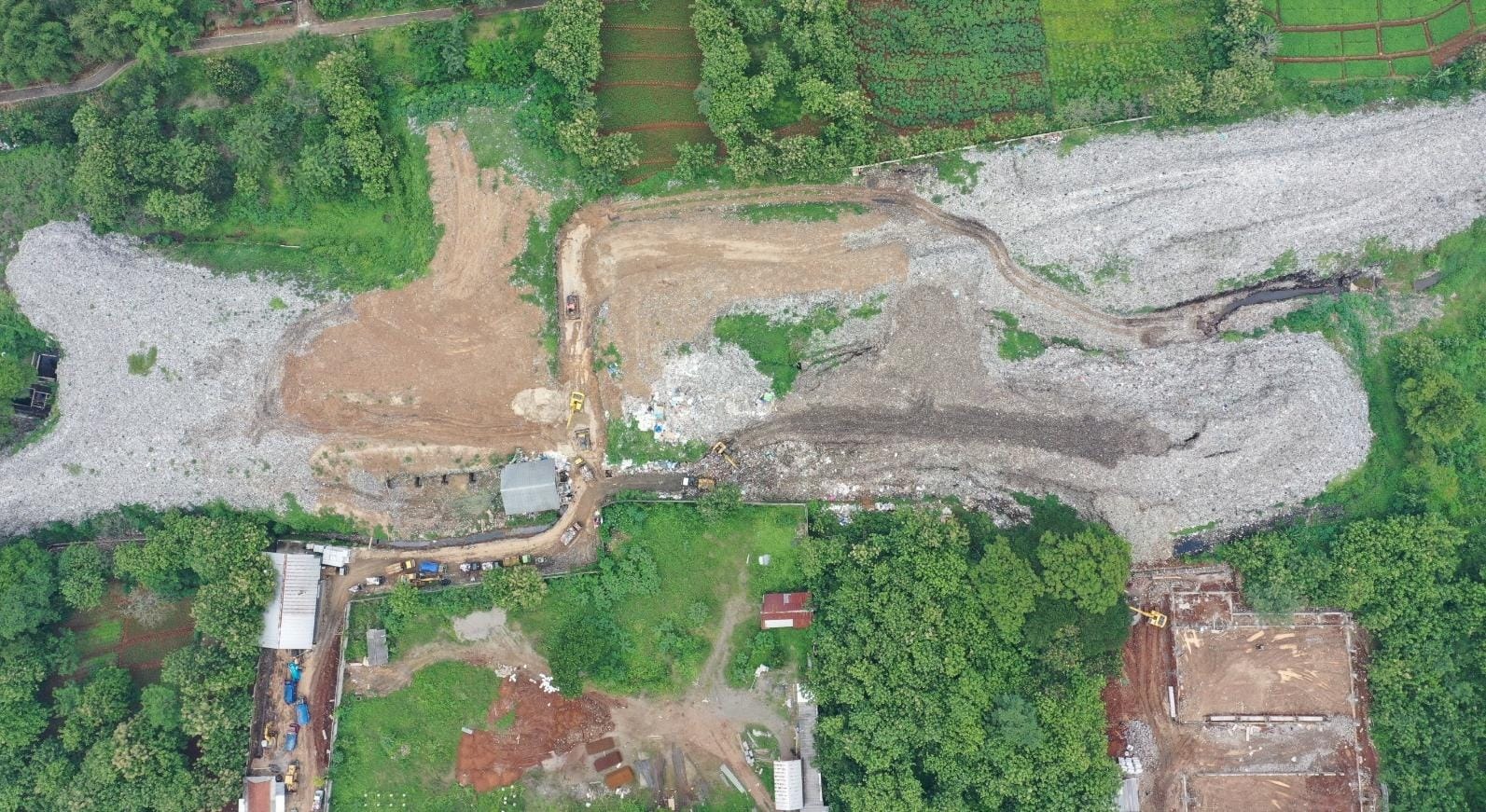 Foto udara kondisi terkini TPA Sukosari Jumantono, Karanganyar. (Rudi Hartono/Radar Solo)