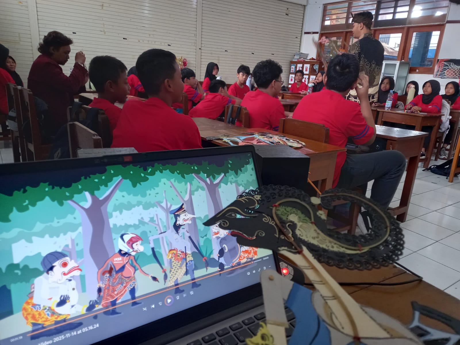 UNIK: ISI Surakarta memberikan materi kolaborasi wayang dan animasi