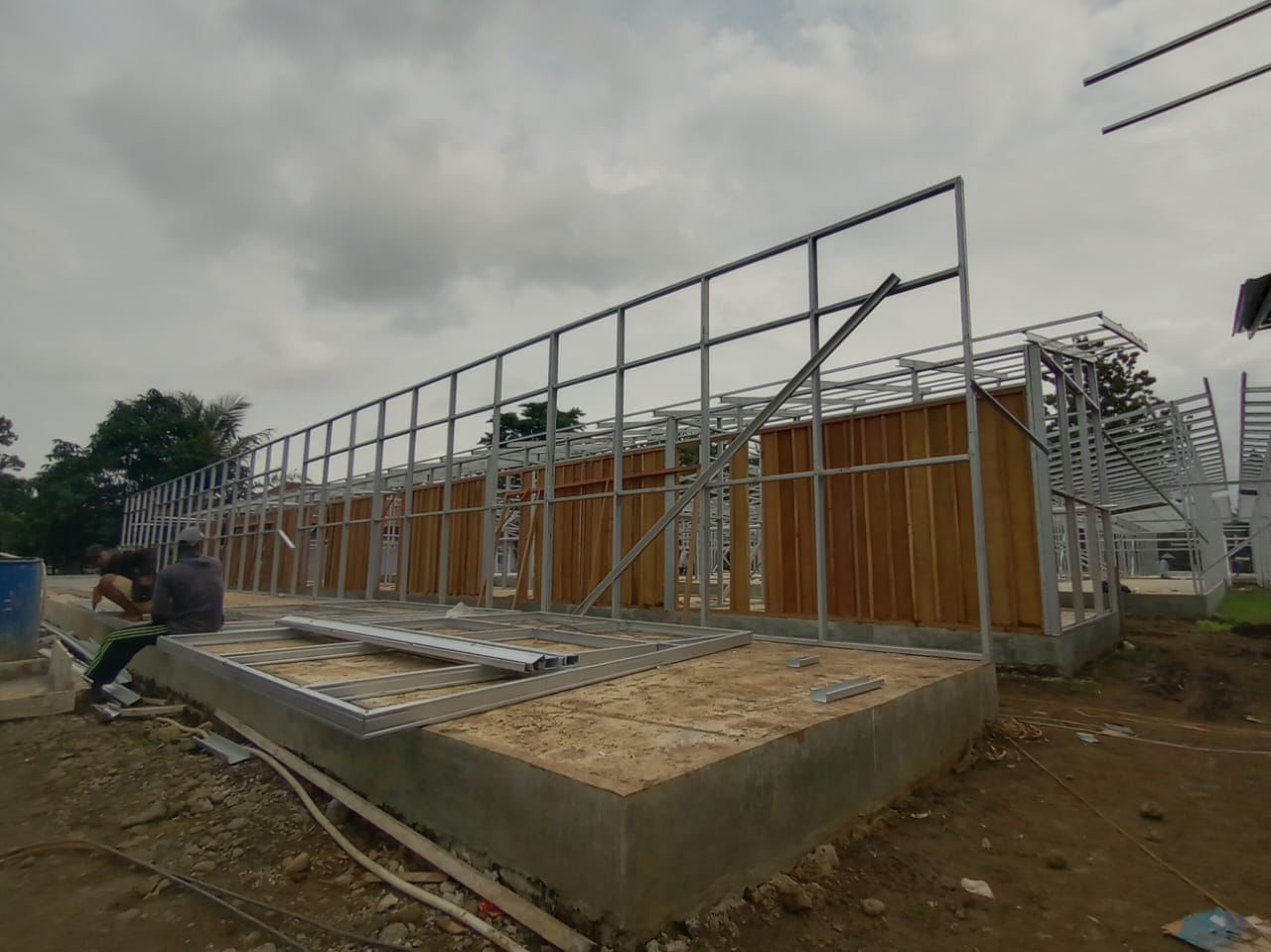 Progres pembangunan pasar darurat karanggede yang sudah 40 persen.