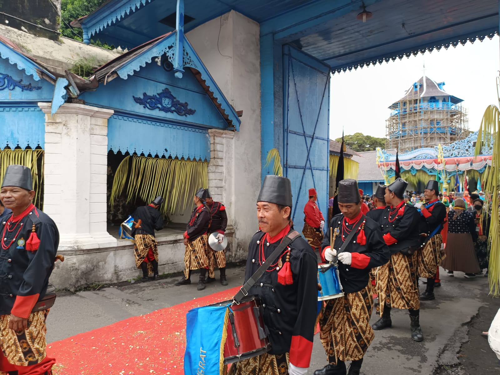 Prosesi jumenengan KGPAA Hamangkunegoro Sudibya Rajaputra Narendra Mataram sebagai Sri Susuhunan Pakubuwono (PB) XIV di Keraton Surakarta Hadiningrat, Sabtu (15/11/2025)