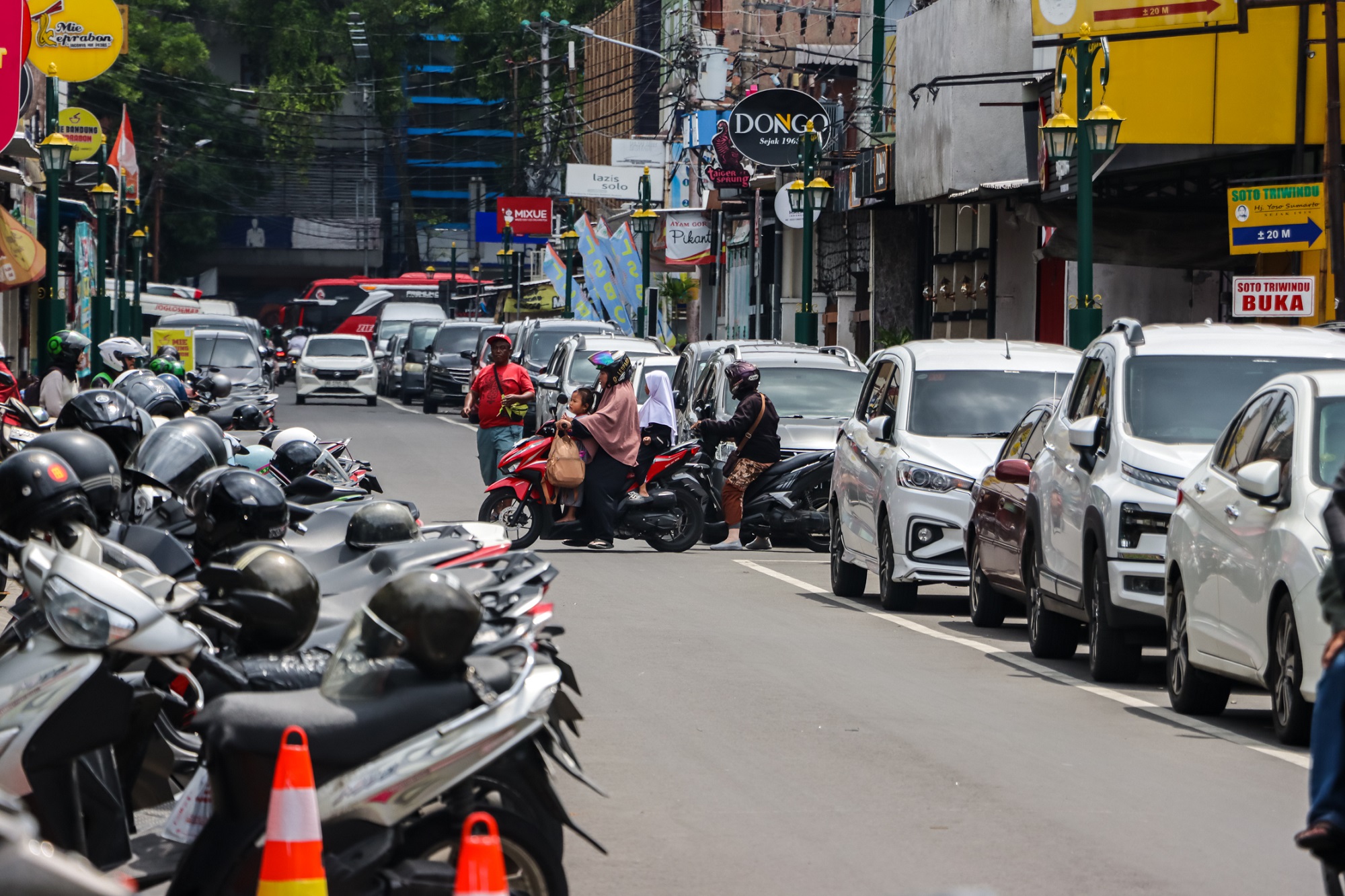 Parkir di Jalan Gatot Subroto bakal ditata ulang pemkot. (M Ihsan/Radar Solo)