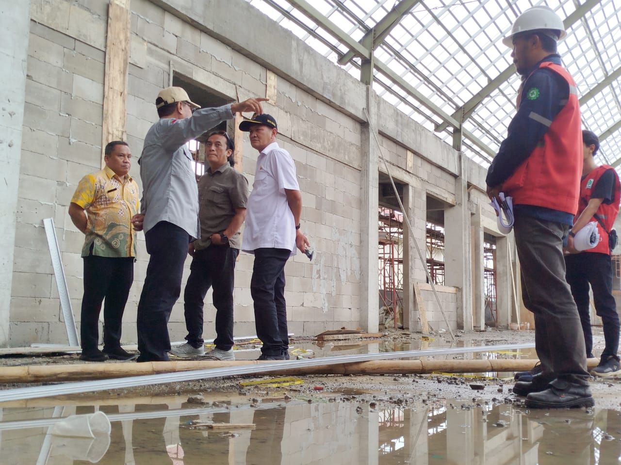 Bupati Wonogiri Setyo Sukarno dan DPRD Wonogiri meninjau proyek pembangunan RSUD Raden Mas Said Purwantoro Jumat (14/11/2025)