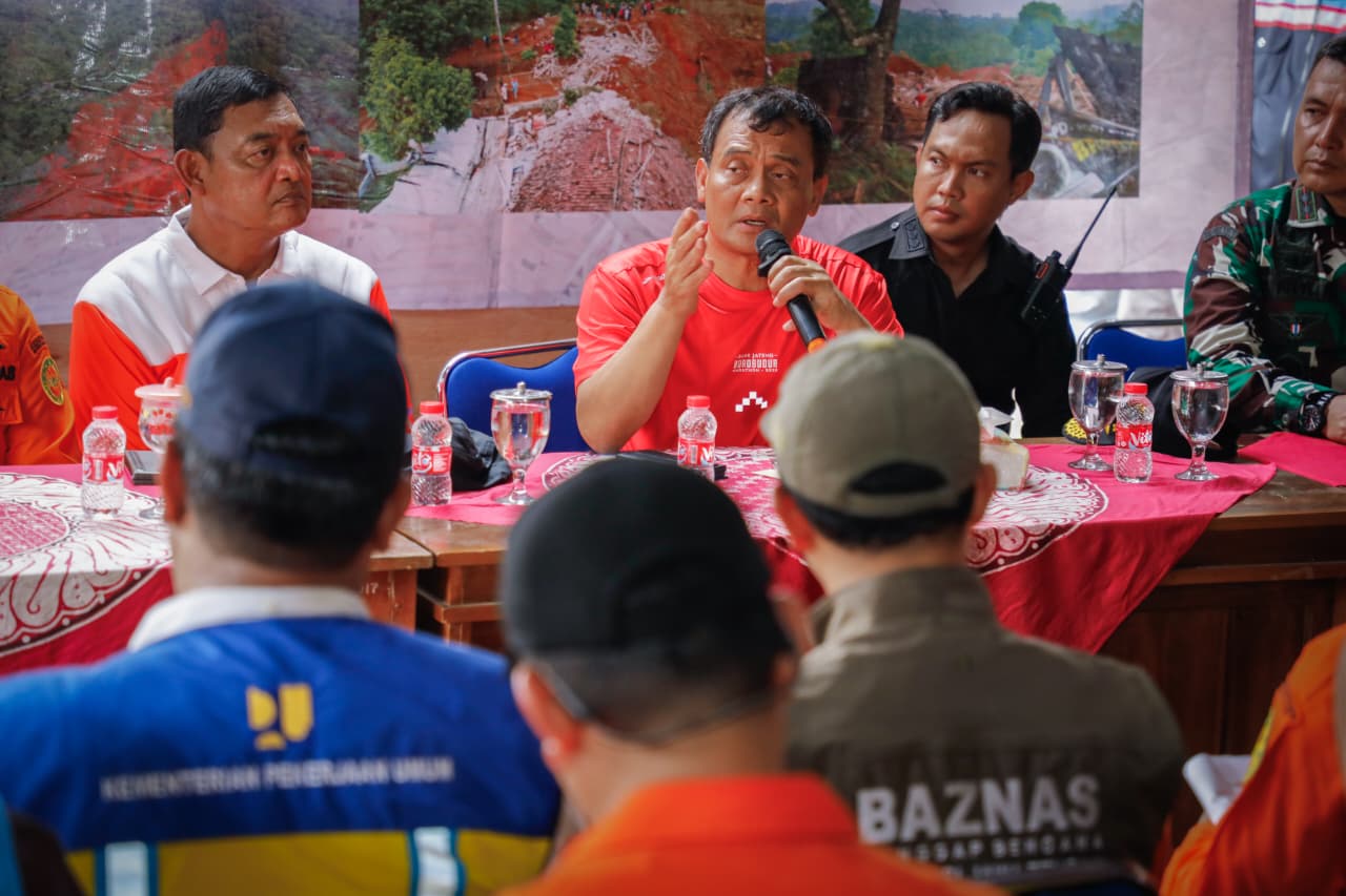 Percepat Penanganan, Gubernur Jateng Ahmad Luthfi Cek Lokasi Tanah Longsor Cibeunying Cilacap