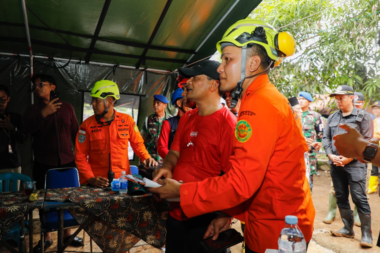 Percepat Penanganan, Gubernur Jateng Ahmad Luthfi Cek Lokasi Tanah Longsor Cibeunying Cilacap